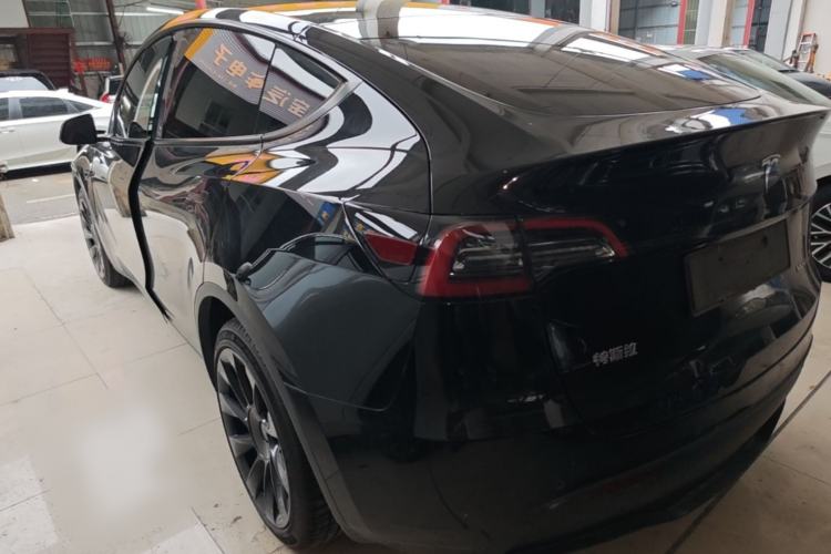 Used Tesla Model Y 2022 Long-Range All-Wheel-Drive Version Exterior 2