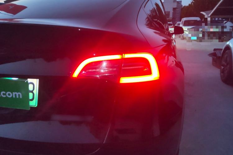 Used Tesla Model Y 2022 Long-Range All-Wheel-Drive Version Exterior 2