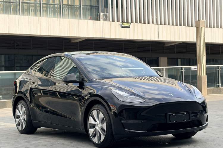 Used Tesla Model Y 2022 Long-Range All-Wheel-Drive Version Exterior 2
