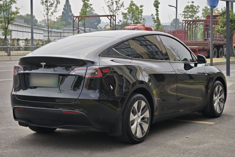 Used Tesla Model Y 2022 Long-Range All-Wheel-Drive Version Exterior 3