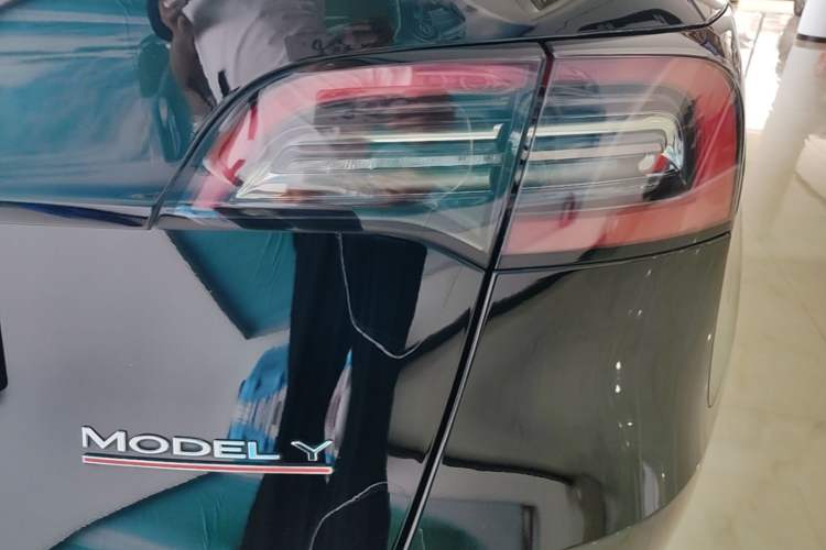 Used Tesla Model Y 2022 Long-Range All-Wheel-Drive Version Exterior 3