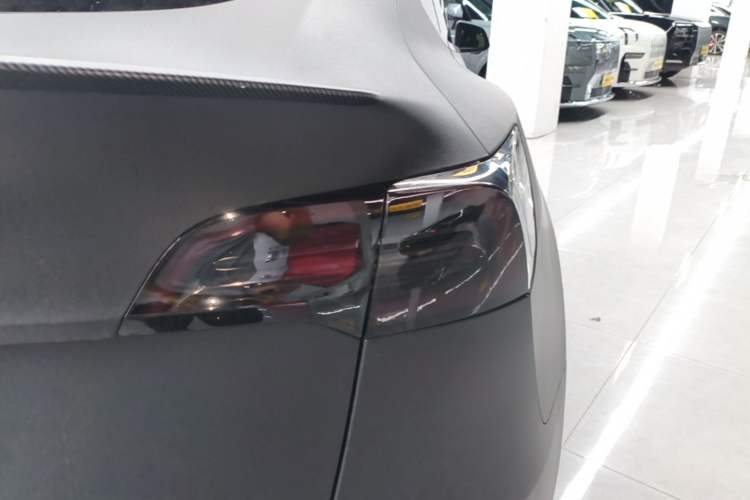 Used Tesla Model Y 2022 Long-Range All-Wheel-Drive Version Exterior 3