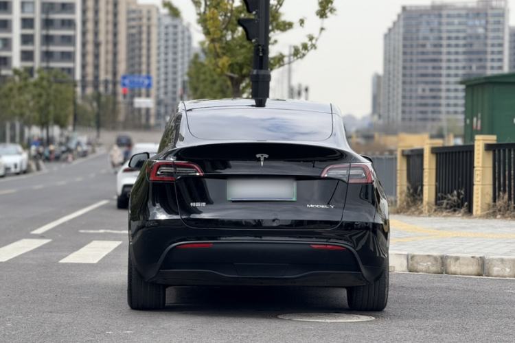 Used Tesla Model Y 2022 Long-Range All-Wheel-Drive Version Exterior 3