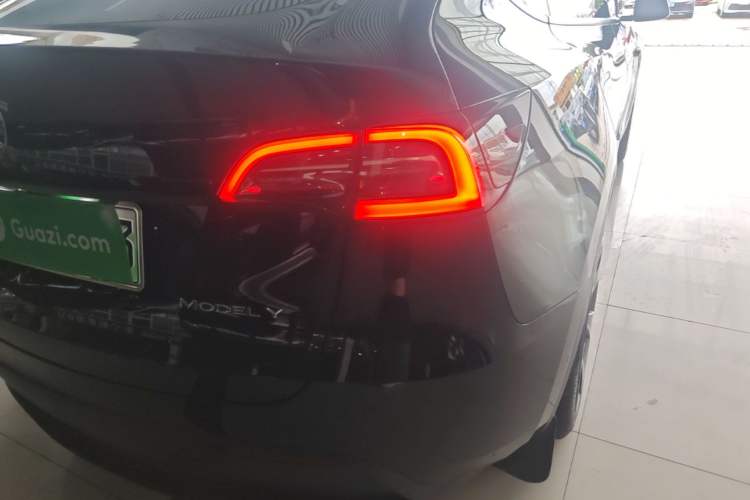 Used Tesla Model Y 2022 Long-Range All-Wheel-Drive Version Exterior 3