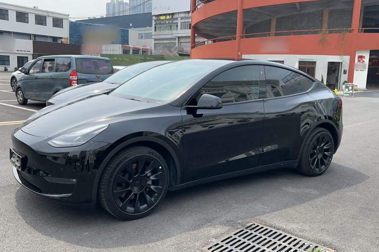 Used Tesla Model Y 2022 Long-Range All-Wheel-Drive Version Exterior 3