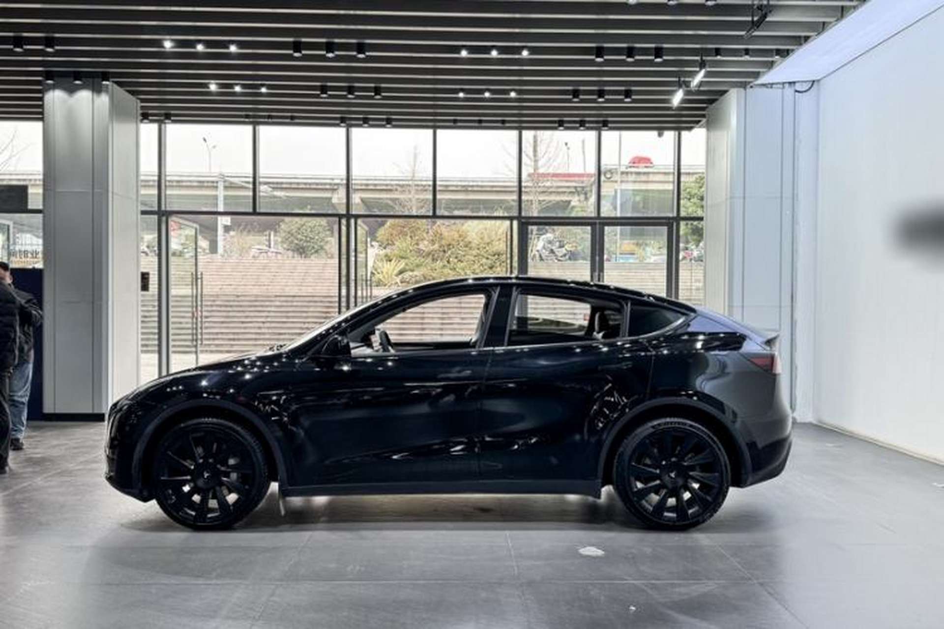 Used Tesla Model Y 2022 Long-Range All-Wheel-Drive Version Exterior 3