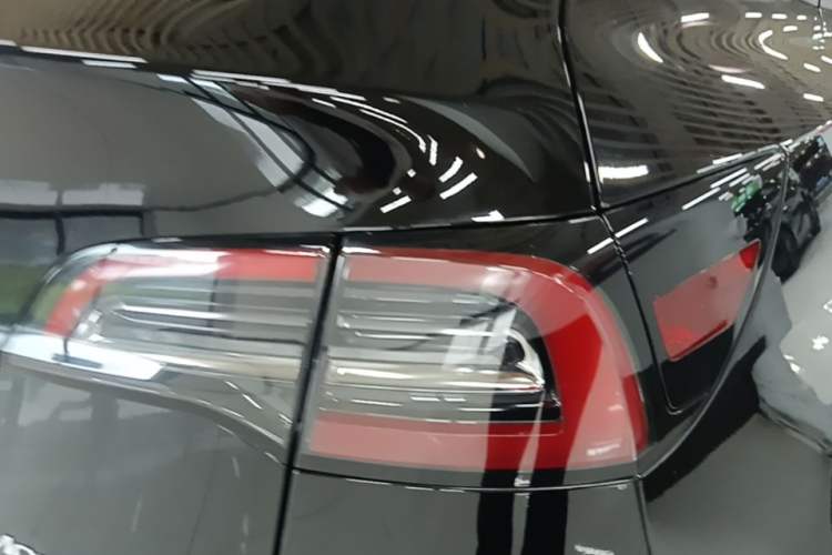 Used Tesla Model Y 2022 Long-Range All-Wheel-Drive Version Exterior 3