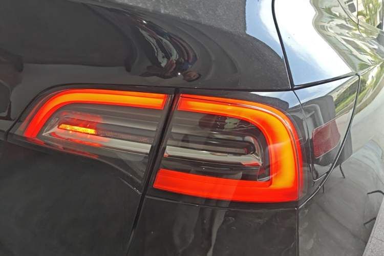 Used Tesla Model Y 2022 Long-Range All-Wheel-Drive Version Exterior 3