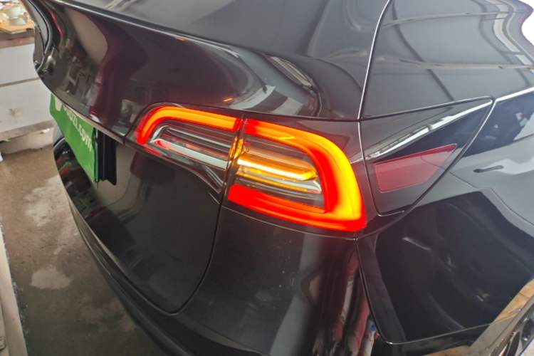Used Tesla Model Y 2022 Long-Range All-Wheel-Drive Version Exterior 3