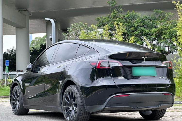 Used Tesla Model Y 2022 Long-Range All-Wheel-Drive Version Exterior 3