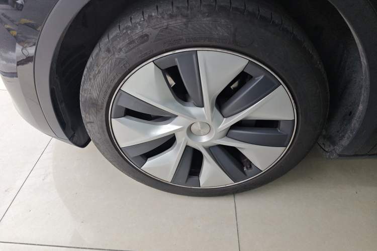 Used Tesla Model Y 2022 Revised Version Long-Range All-Wheel Drive Exterior 3