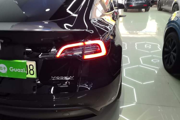 Used Tesla Model Y 2022 Performance High-Performance All-Wheel-Drive Version Exterior 3
