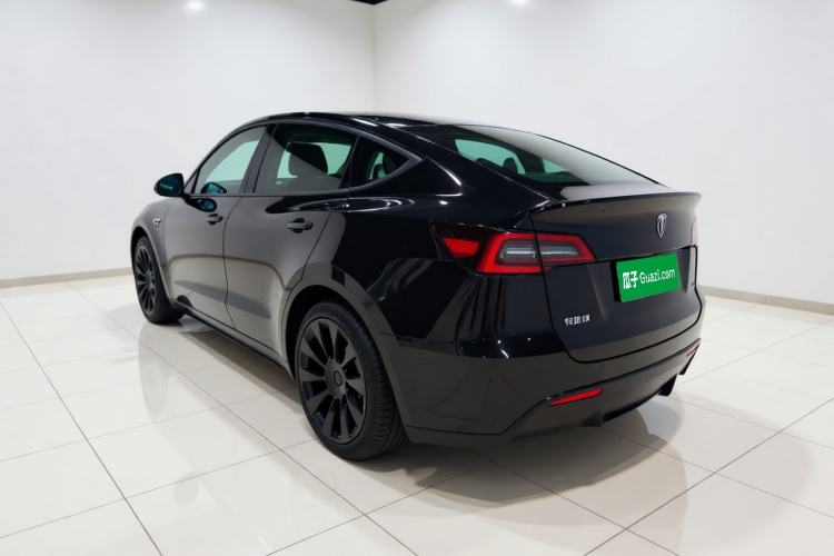 Tesla Model Y 2022 — 4