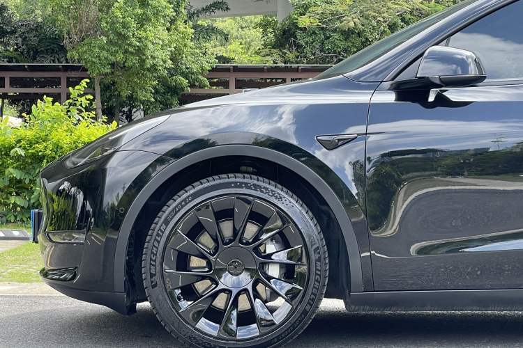 Used Tesla Model Y 2022 Long-Range All-Wheel-Drive Version Exterior 3