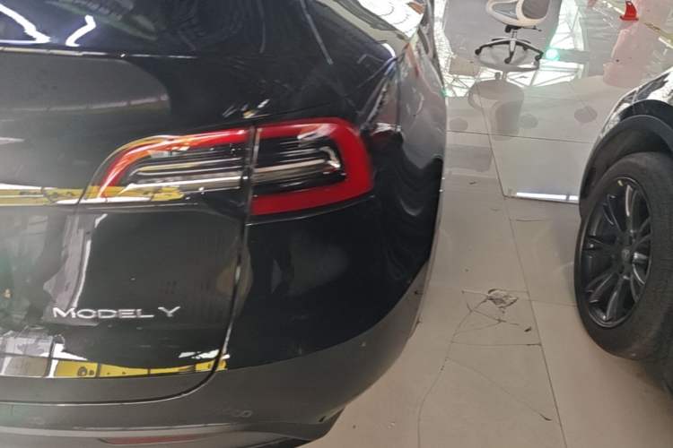 Used Tesla Model Y 2022 Revised Version Long-Range All-Wheel Drive Exterior 3