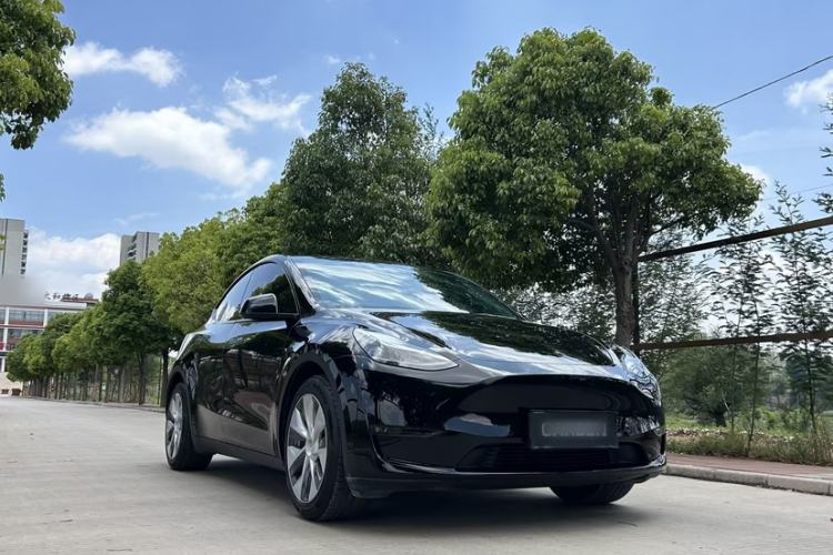 Used Tesla Model Y 2022 Long-Range All-Wheel-Drive Version Exterior 3