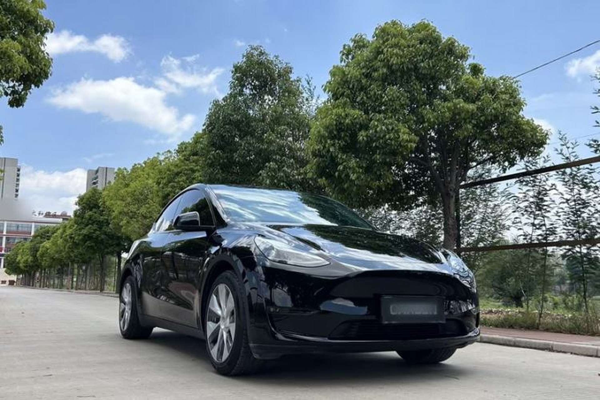 Used Tesla Model Y 2022 Long-Range All-Wheel-Drive Version Exterior 3