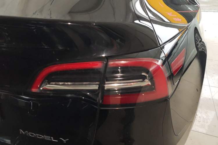 Used Tesla Model Y 2022 Long-Range All-Wheel-Drive Version Exterior 3