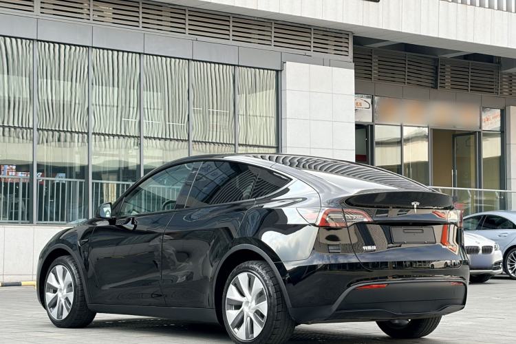 Used Tesla Model Y 2022 Long-Range All-Wheel-Drive Version Exterior 3