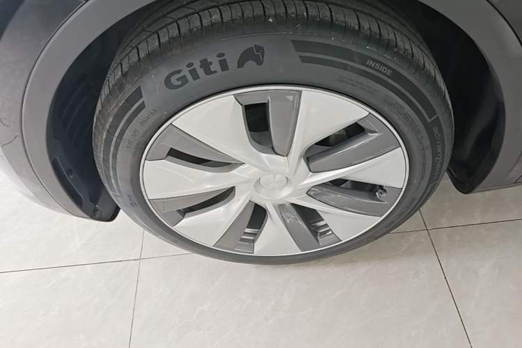 Used Tesla Model Y 2022 Revised Version Rear-Wheel Drive Exterior 4