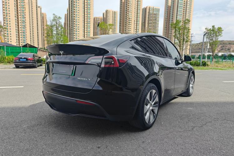 Used Tesla Model Y 2022 Long-Range All-Wheel-Drive Version Exterior 4