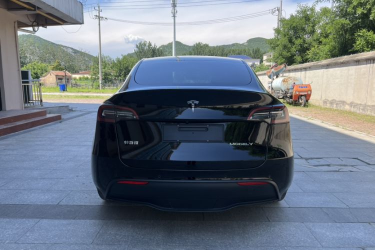 Used Tesla Model Y 2022 Rear-Wheel-Drive Version Exterior 4