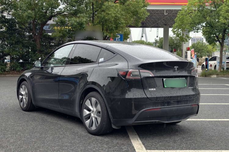 Used Tesla Model Y 2022 Long-Range All-Wheel-Drive Version Exterior 4