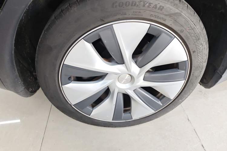 Used Tesla Model Y 2022 Revised Version Long-Range All-Wheel Drive Exterior 4