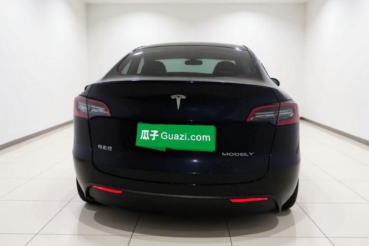 Tesla Model Y 2022 — 5