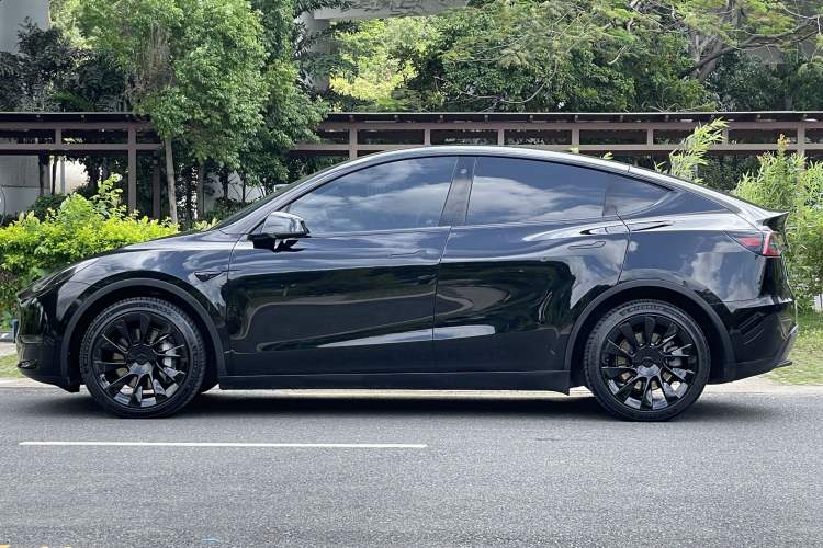 Used Tesla Model Y 2022 Long-Range All-Wheel-Drive Version Exterior 4