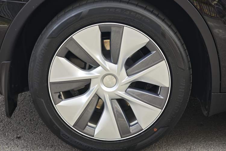 Used Tesla Model Y 2022 Long-Range All-Wheel-Drive Version Exterior 5
