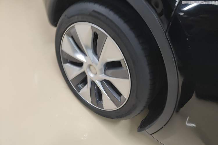 Used Tesla Model Y 2022 Revised Version Long-Range All-Wheel Drive Exterior 5