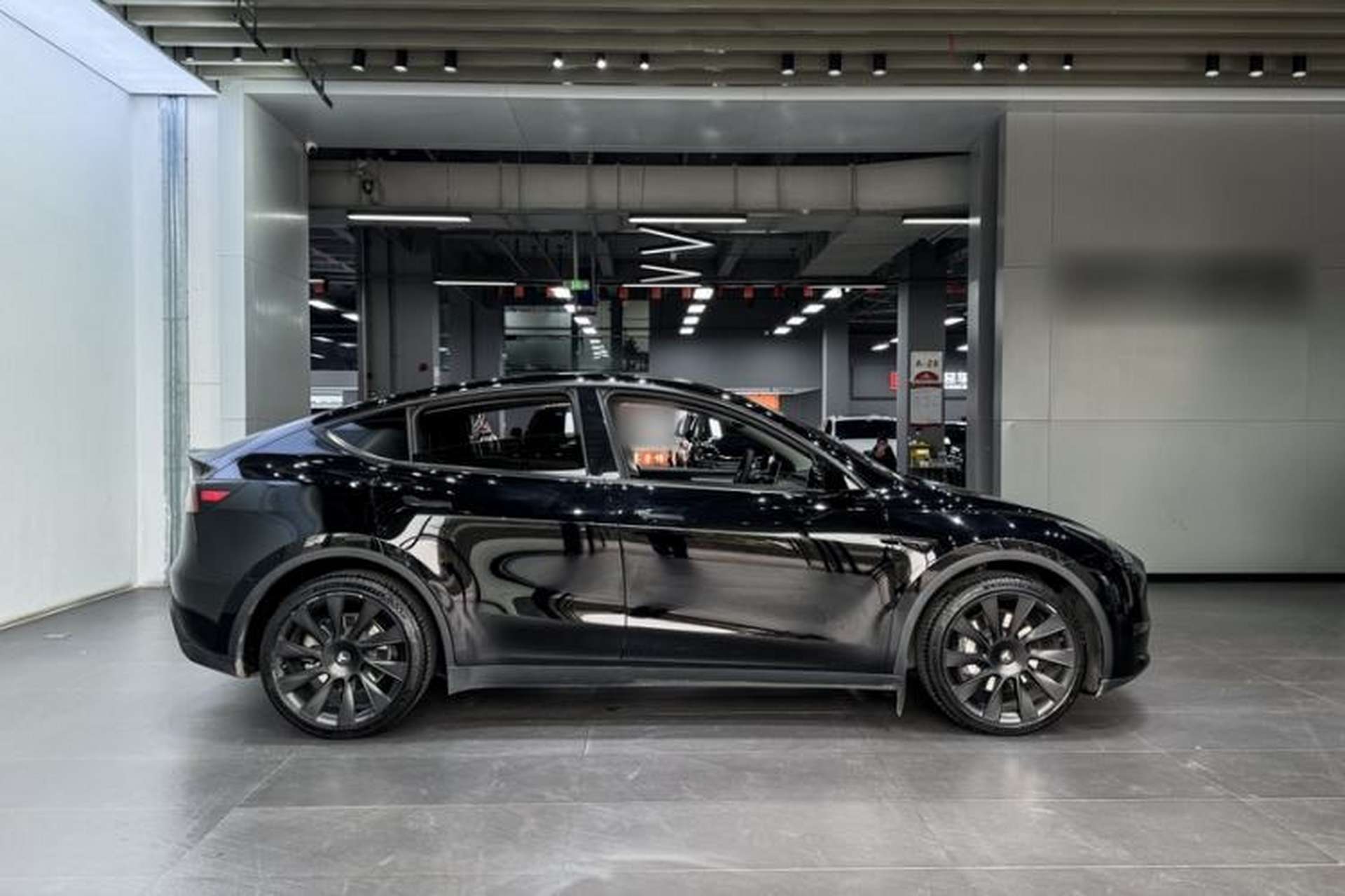 Used Tesla Model Y 2022 Long-Range All-Wheel-Drive Version Exterior 5