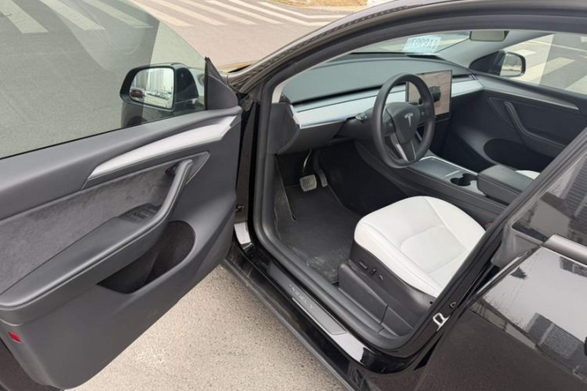 Used Tesla Model Y 2022 Rear-Wheel-Drive Version Exterior 5