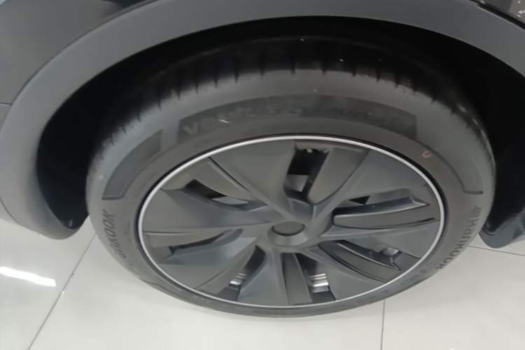 Used Tesla Model Y 2022 Long-Range All-Wheel-Drive Version Exterior 5