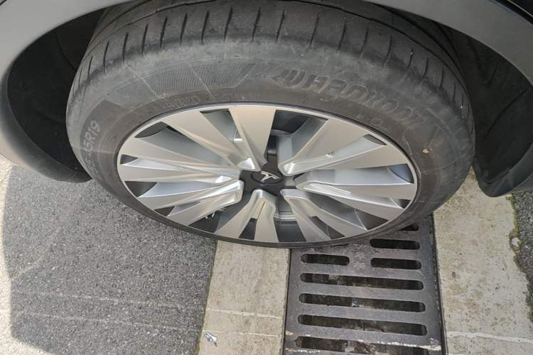 Used Tesla Model Y 2022 Rear-Wheel-Drive Version Exterior 5