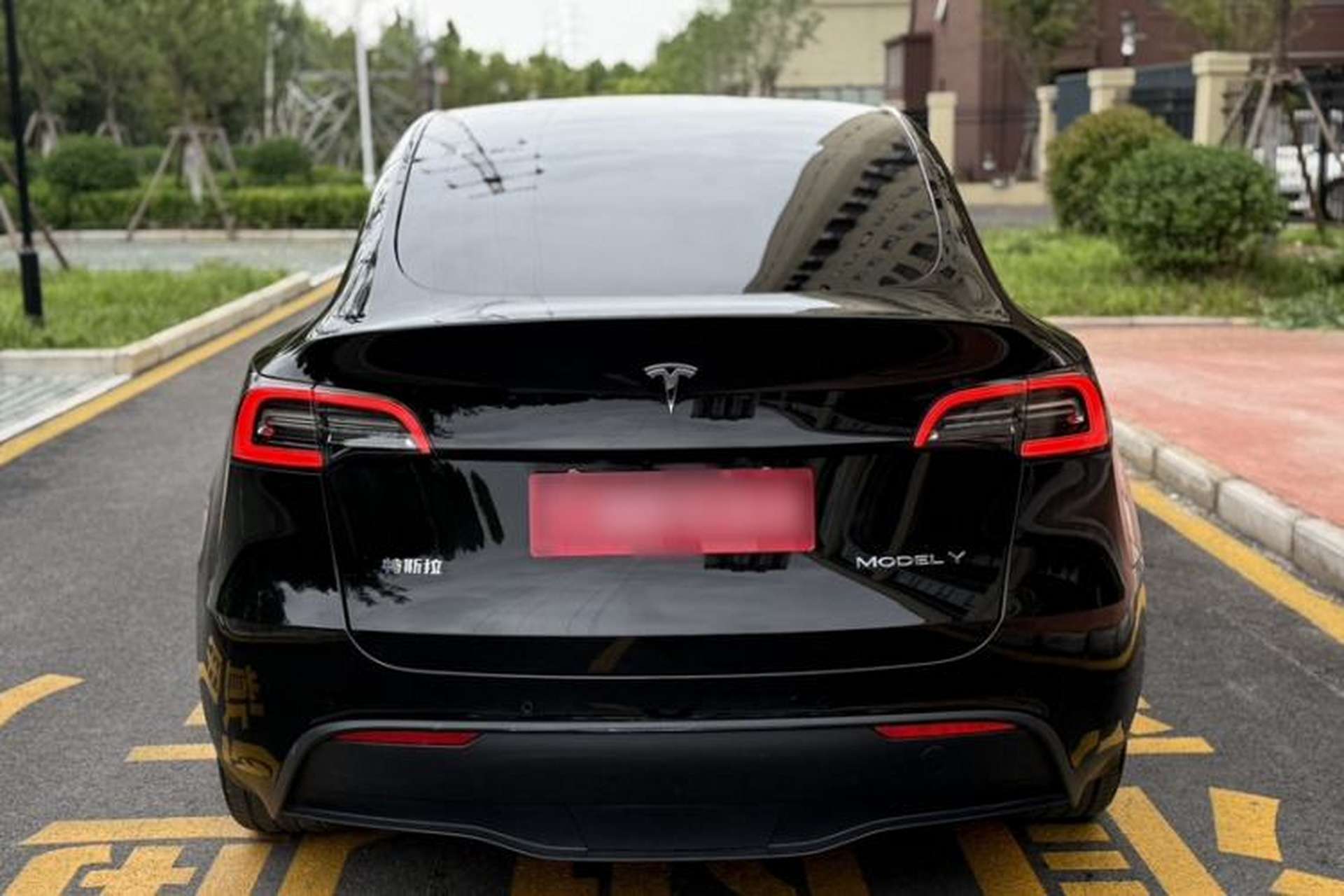 Used Tesla Model Y 2022 Long-Range All-Wheel-Drive Version Exterior 6
