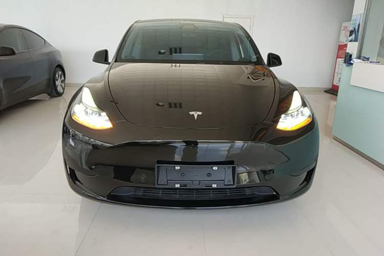 Used Tesla Model Y 2022 Rear-Wheel-Drive Version Front