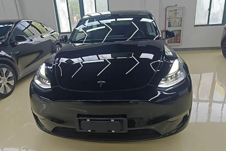 Used Tesla Model Y 2022 Long-Range All-Wheel-Drive Version Front