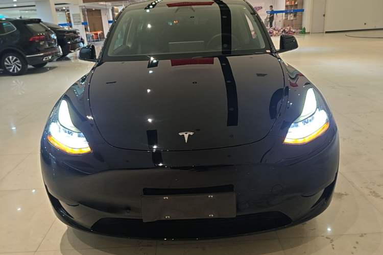 Used Tesla Model Y 2022 Rear-Wheel-Drive Version Front