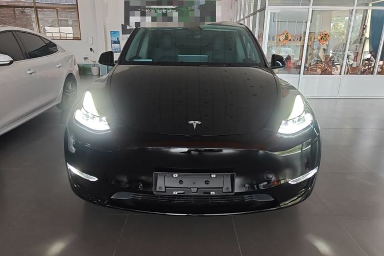 Used Tesla Model Y 2022 Long-Range All-Wheel-Drive Version Front