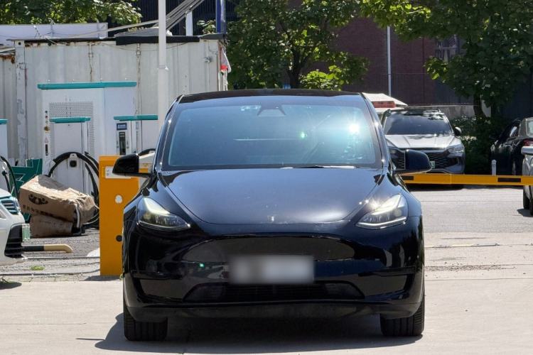 Used Tesla Model Y 2022 Rear-Wheel-Drive Version Front