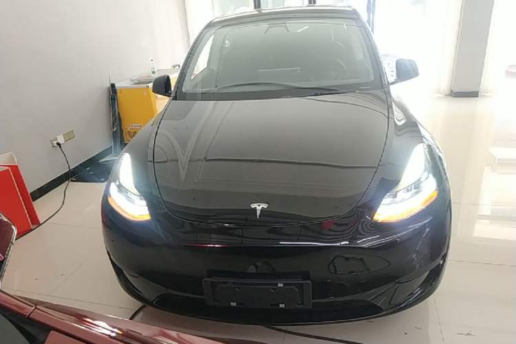 Used Tesla Model Y 2022 Rear-Wheel-Drive Version Front