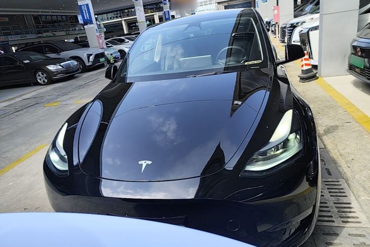 Used Tesla Model Y 2022 Long-Range All-Wheel-Drive Version Front
