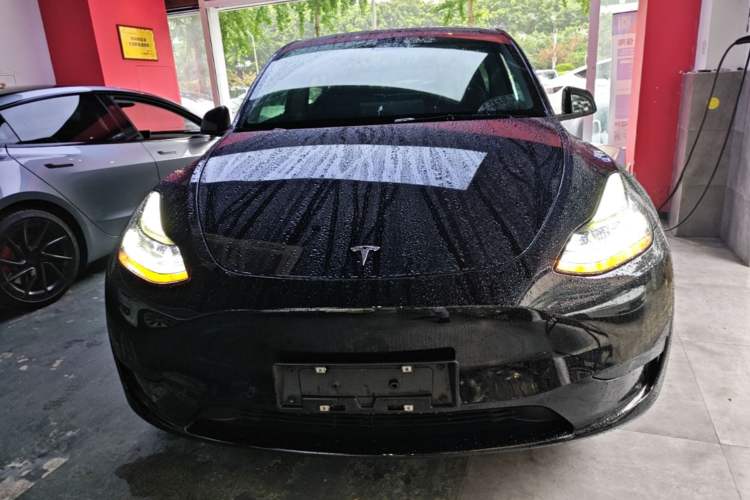 Used Tesla Model Y 2022 Rear-Wheel-Drive Version Front