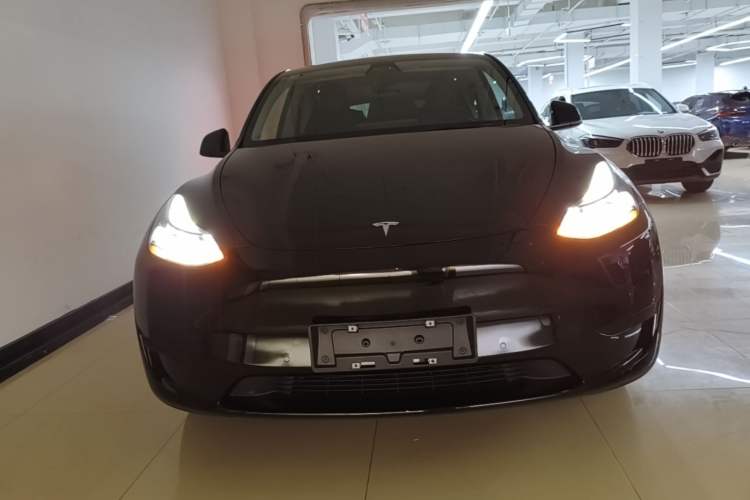 Used Tesla Model Y 2022 Rear-Wheel-Drive Version Front