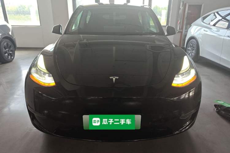 Used Tesla Model Y 2022 Long-Range All-Wheel-Drive Version Front