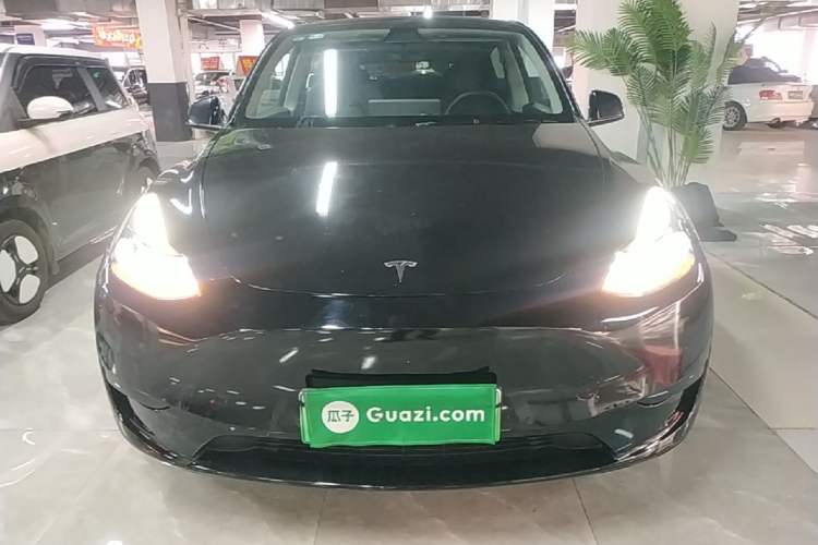 Used Tesla Model Y 2022 Rear-Wheel-Drive Version Front
