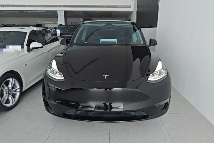 Used Tesla Model Y 2022 Long-Range All-Wheel-Drive Version Front
