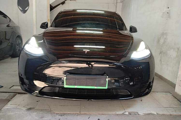 Used Tesla Model Y 2022 Rear-Wheel-Drive Version Front